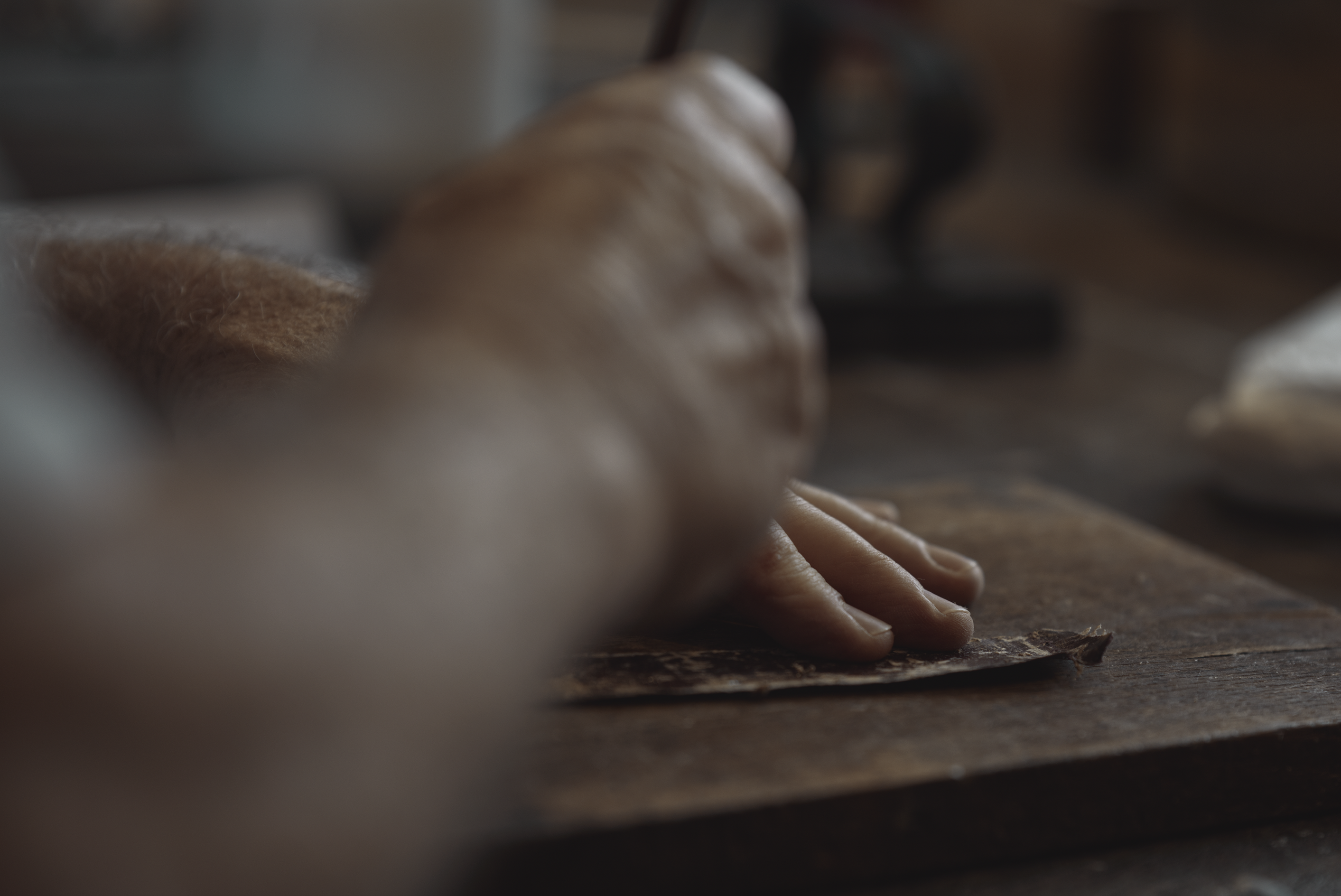 Artisan qui façonne la matière